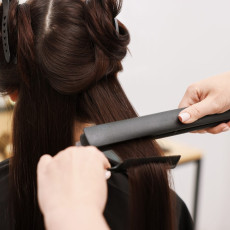 Keratynowe prostowanie niszczy wÅosy? Obalamy mity o keratynowym prostowaniu wÅosÃ³w